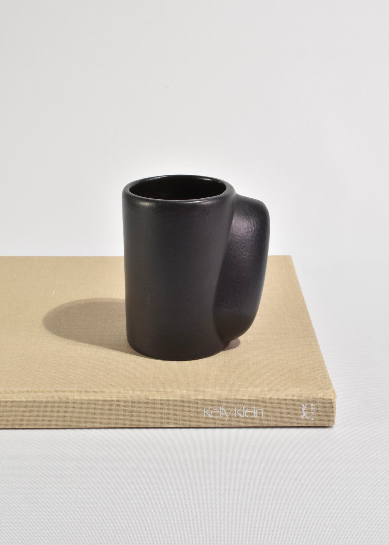 Sculptural Black Mug Set