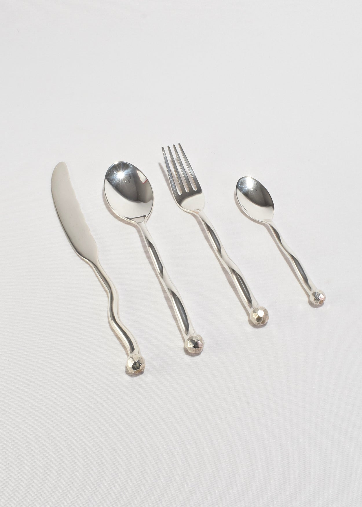 Sphere 4-Piece Flatware Set in Silver