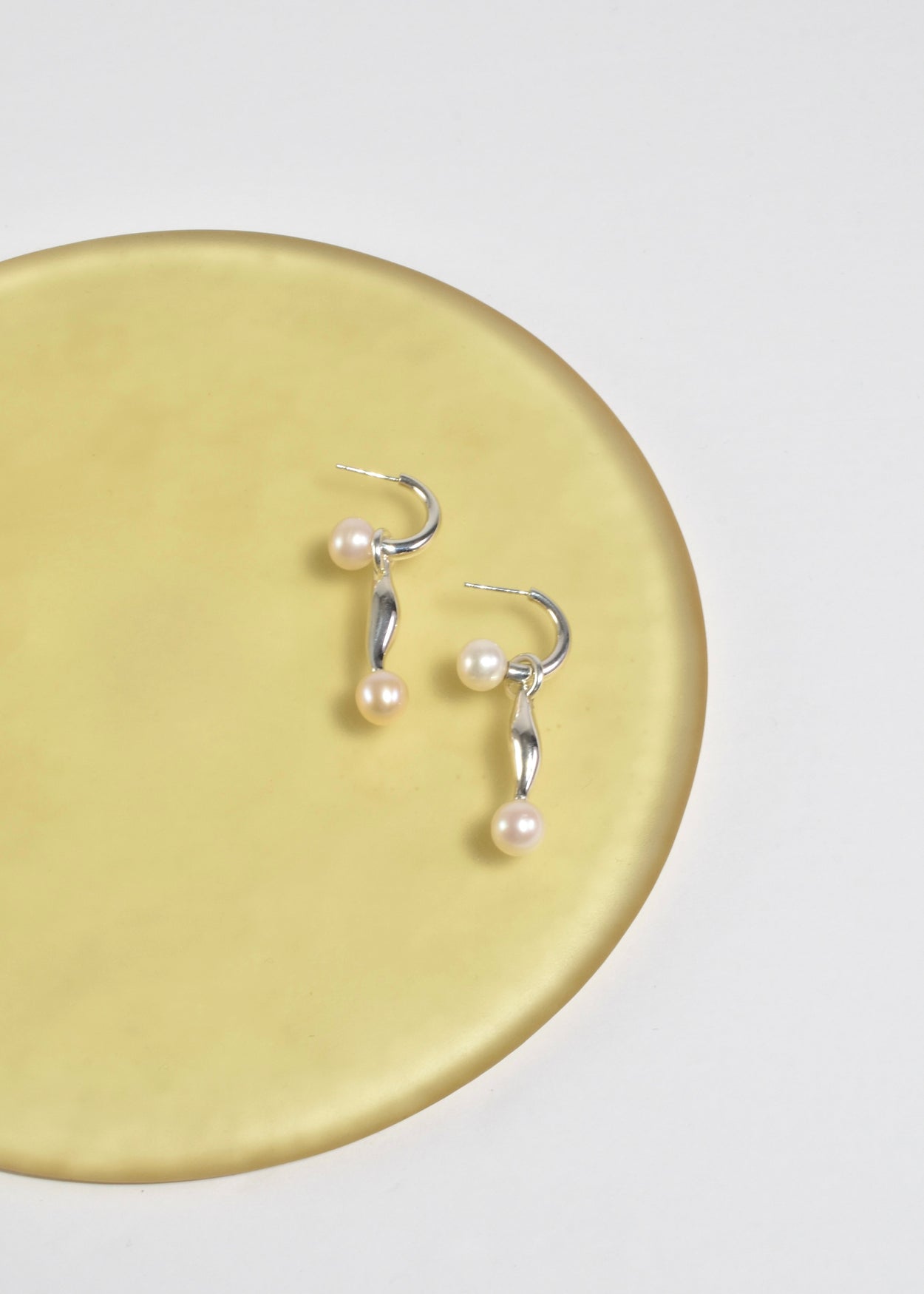 Figurine Pearl Hoop Earrings