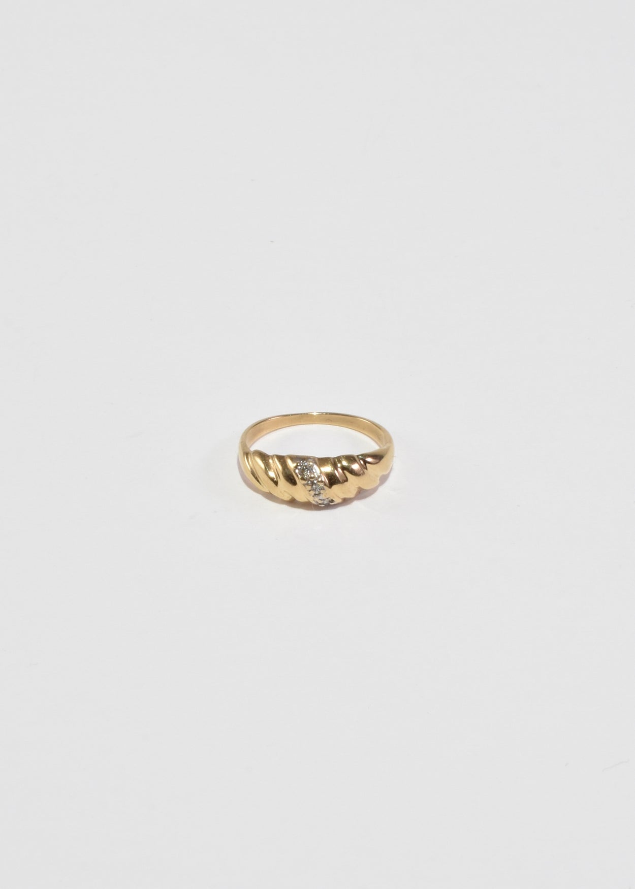 Ribbed Gold Diamond Ring