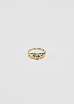 Ribbed Gold Diamond Ring