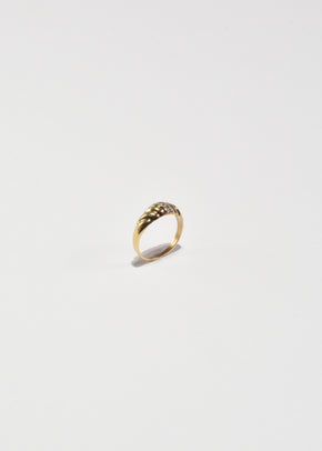 Ribbed Gold Diamond Ring