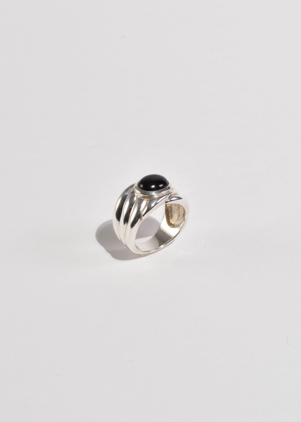 Ribbed Onyx Ring