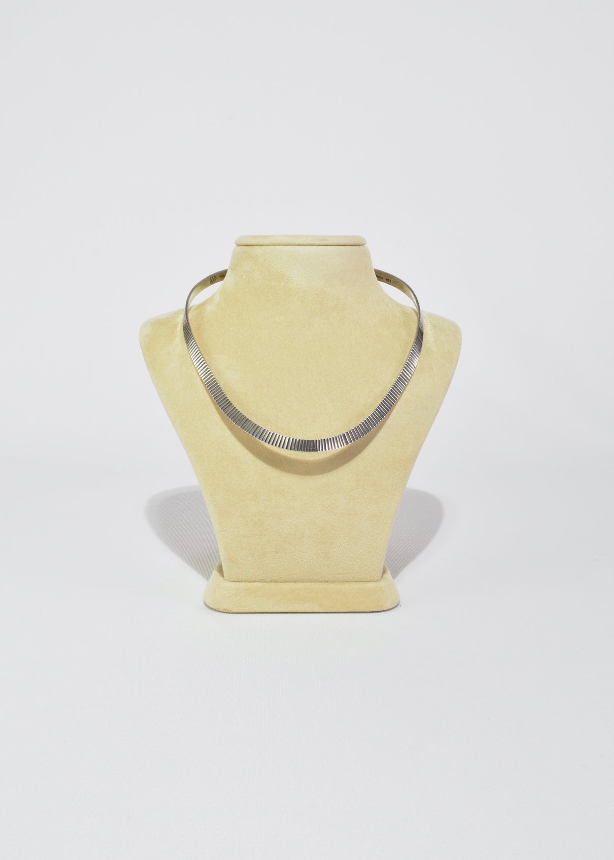 Ribbed Collar Necklace